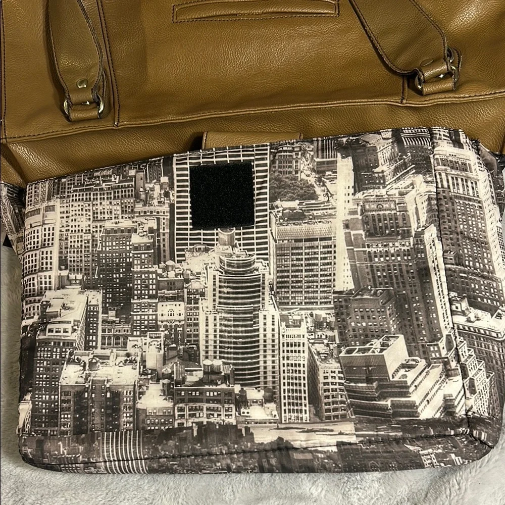Kenneth Cole Reaction Tan Laptop Tote - Picture 12 of 16